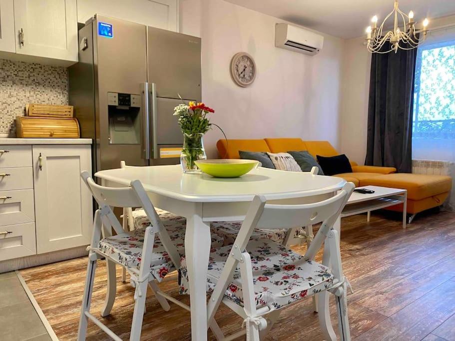 Stylish Magenta Apartment - Terrace & Free Parking София Экстерьер фото