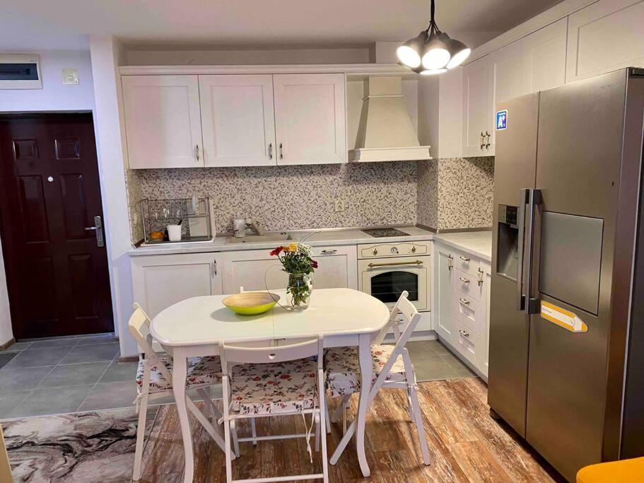 Stylish Magenta Apartment - Terrace & Free Parking София Экстерьер фото