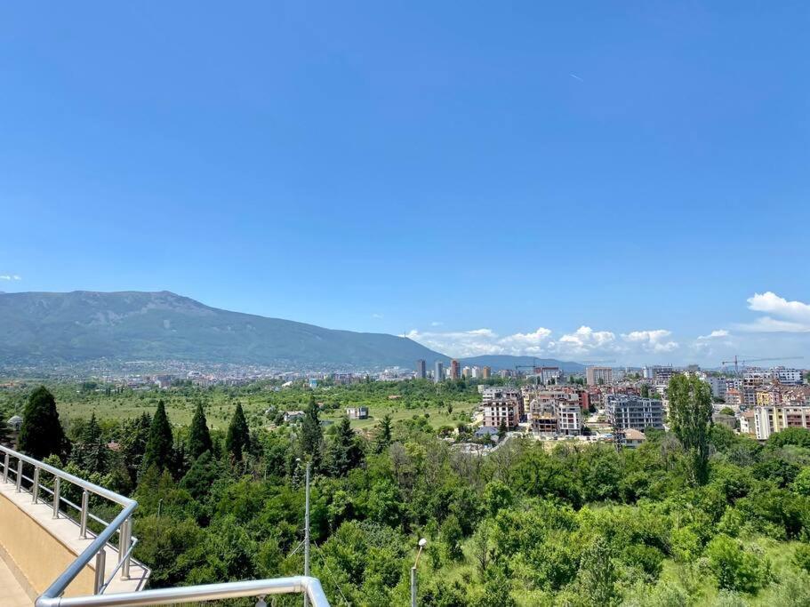 Stylish Magenta Apartment - Terrace & Free Parking София Экстерьер фото